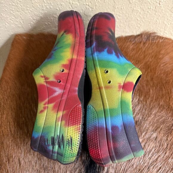 Crocs On The Clock Tie Dye Graphic Dual Comfort Work Clog Slip-On Unisex M8 W10 - Picture 5 of 7